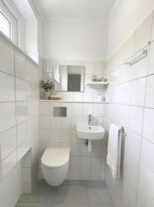 G�ste-WC - (Renoverung KI generiert) Lankwitz - Renovierungsbed�rftige Doppelhaush�lfte mit idyllischem Garten