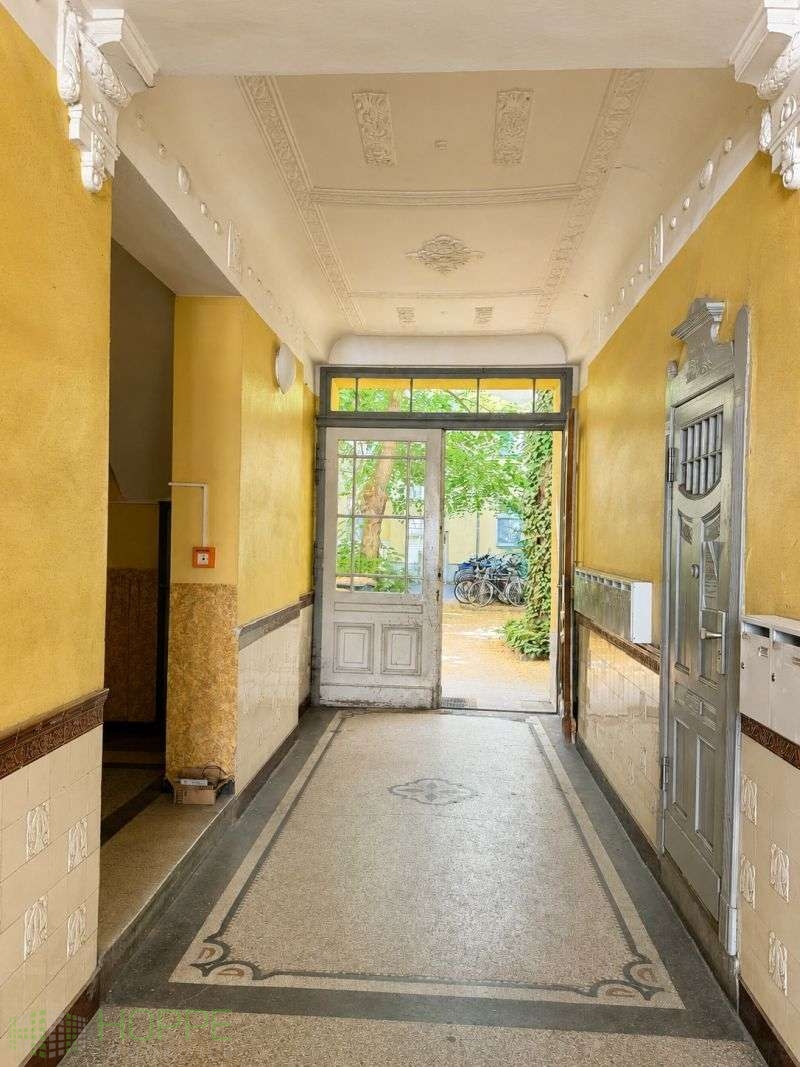 Hauseingang Bild 1 Etagenwohnung Berlin