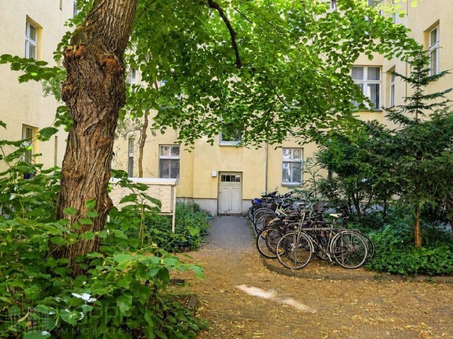 Hof mit Fahrradabstellpl�tzen Etagenwohnung Berlin