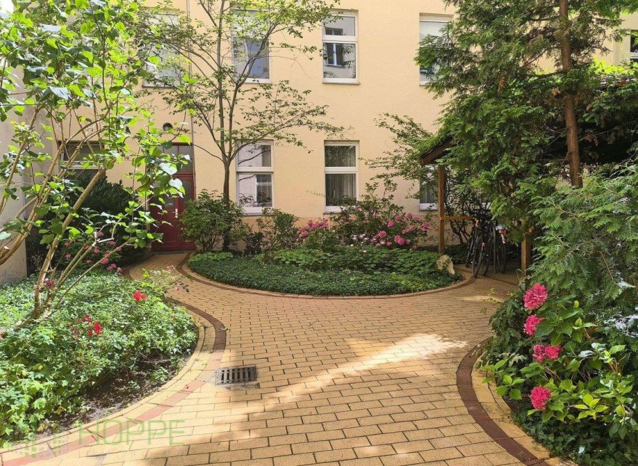 Gepflegter Innenhof Bild 1 Wohnung Berlin