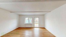 Wohnzimmer Perspektive 1 - (KI generiert) Bungalow in Altglienicke kurzfristig beziehbar - Komfortables Wohnen auf einer Ebene!