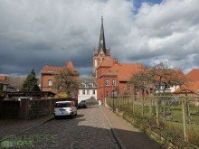 Blick auf die St. Nikolai Kirche Sanierungsbed�rftiges Haus im Herzen von Bad Freienwalde plus 600 m� Garten!