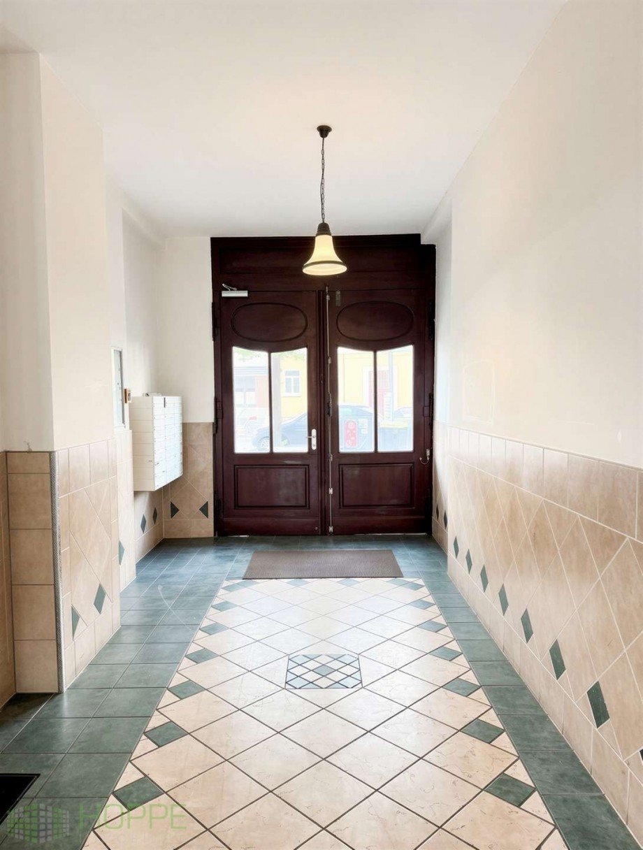 Hauseingang Bild 1 Dachgeschosswohnung Berlin