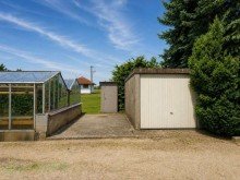 Garage (KI-generiert) Dahme/Mark - Viel Platz f�r neue Ideen: Wohnhaus mit ehemaliger G�rtnerei und Ackerfl�che