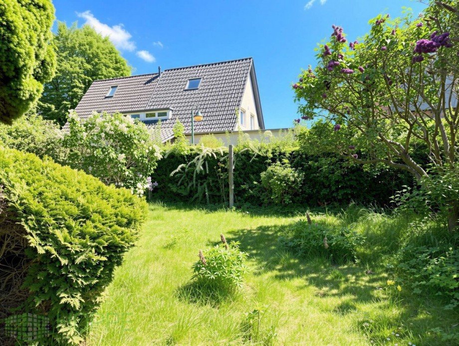 Garten Bild 1 - (KI generiert) Doppelhaush�lfte Berlin