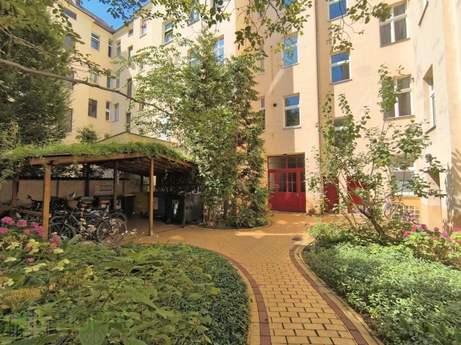 Gepflegter Innenhof Bild 2 Etagenwohnung Berlin