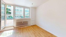 Wohnzimmer Perspektive 3 Mitte - Sofortbezug: Wohnung mit riesiger Sonnenterrasse in Gesundbrunnen (KEINE K�uferprovision)