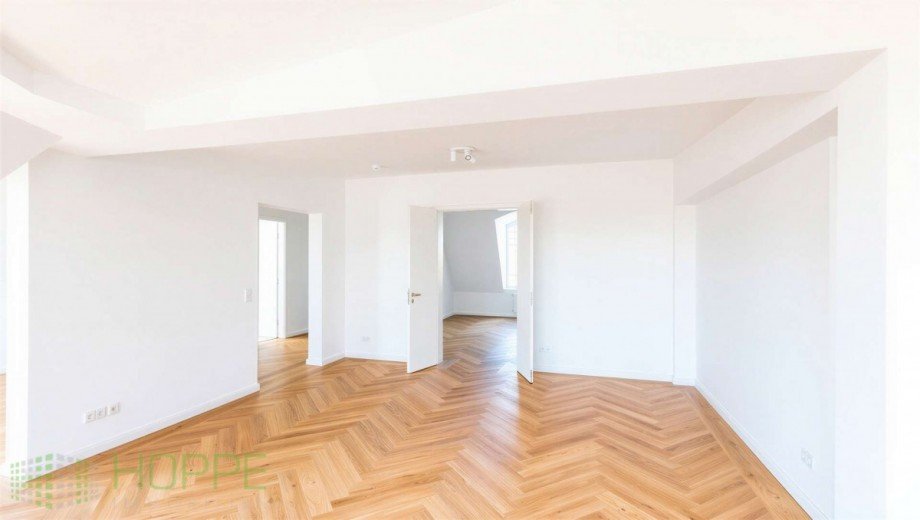 Wohnzimmer Perspektive 2 - (KI generiert) Dachgeschosswohnung Berlin