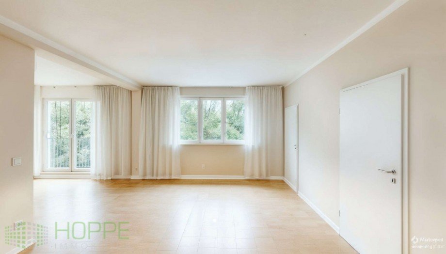 Billardzimmer_defurnished - (KI generiert) Einfamilienhaus Berlin