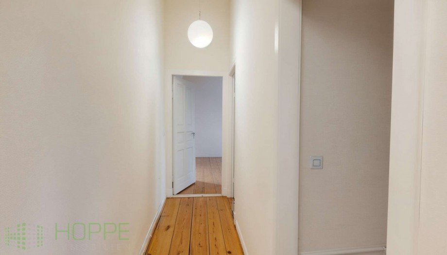 Flur Bild 1 - (Renovierung KI generiert) Etagenwohnung Berlin