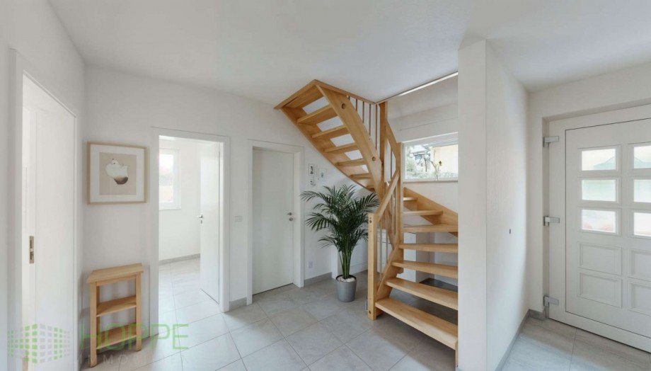 Gro�z�gige Diele - (Renovierungsvorschlag KI generiert) Einfamilienhaus Berlin