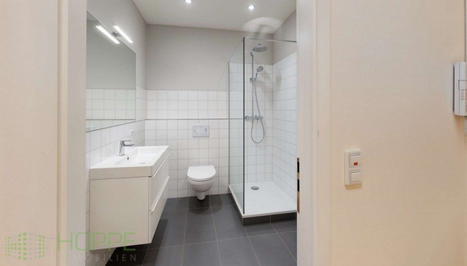 Duschbad Bild 1 - (Renovierungsvorschlag KI generiert) Etagenwohnung Berlin