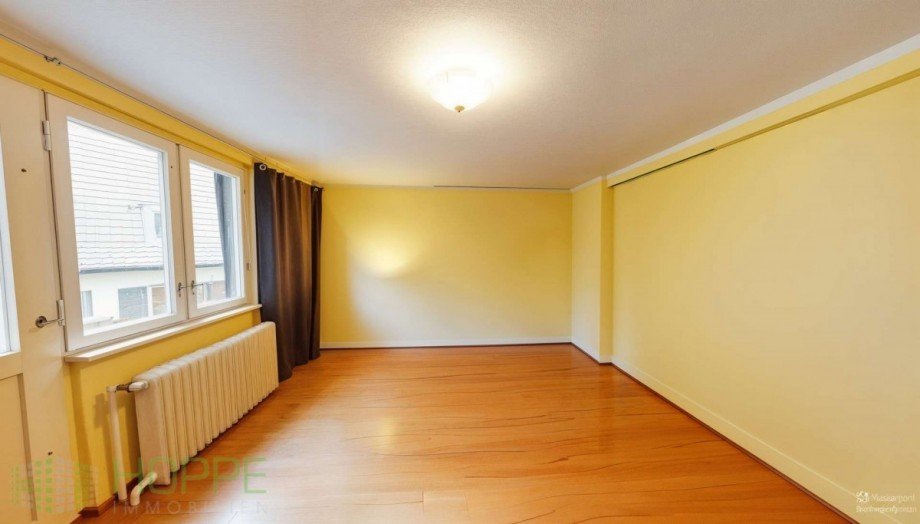 Schlafzimmer defurnished - (KI generiert) Einfamilienhaus Berlin