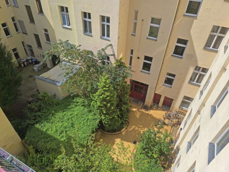 Blick in den Hof Etagenwohnung Berlin
