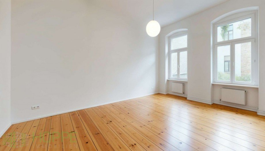 Wohnzimmer Bild 3 - (Renovierung KI generiert) Etagenwohnung Berlin